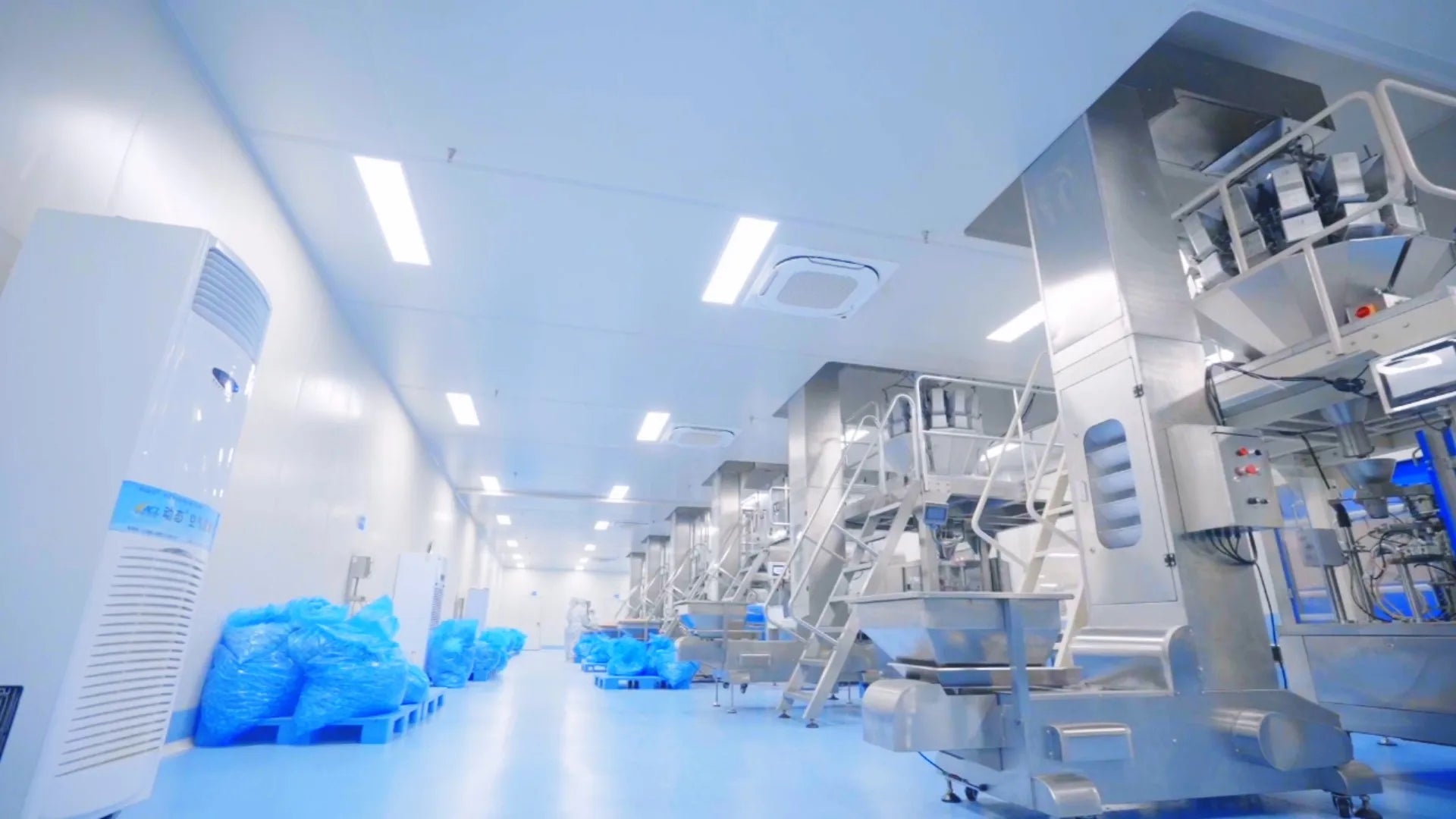 MiniCrush production hall — stainless packaging lines inside a food-grade cleanroom